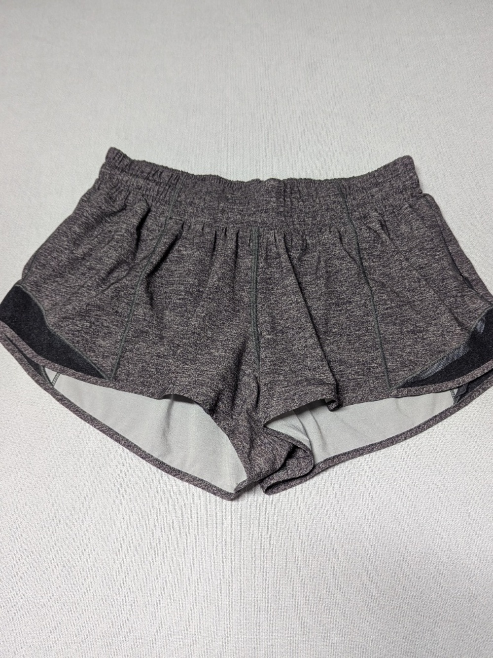 Lululemon Hotty Hot Low-Rise Lined 2.5" Shorts - Size 6